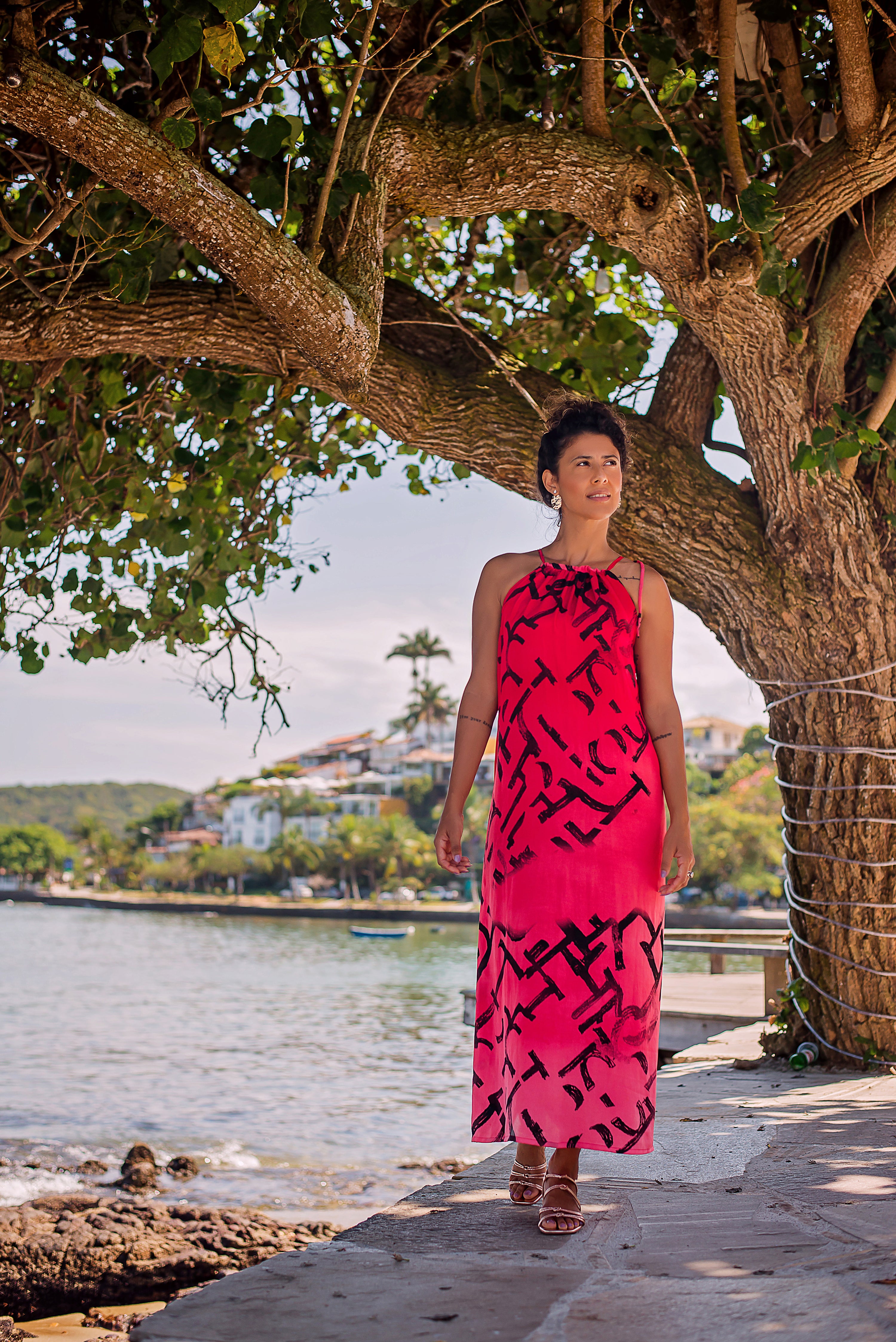 VESTIDO DE SEDA DE SUMATRA ROJO Y NEGRO