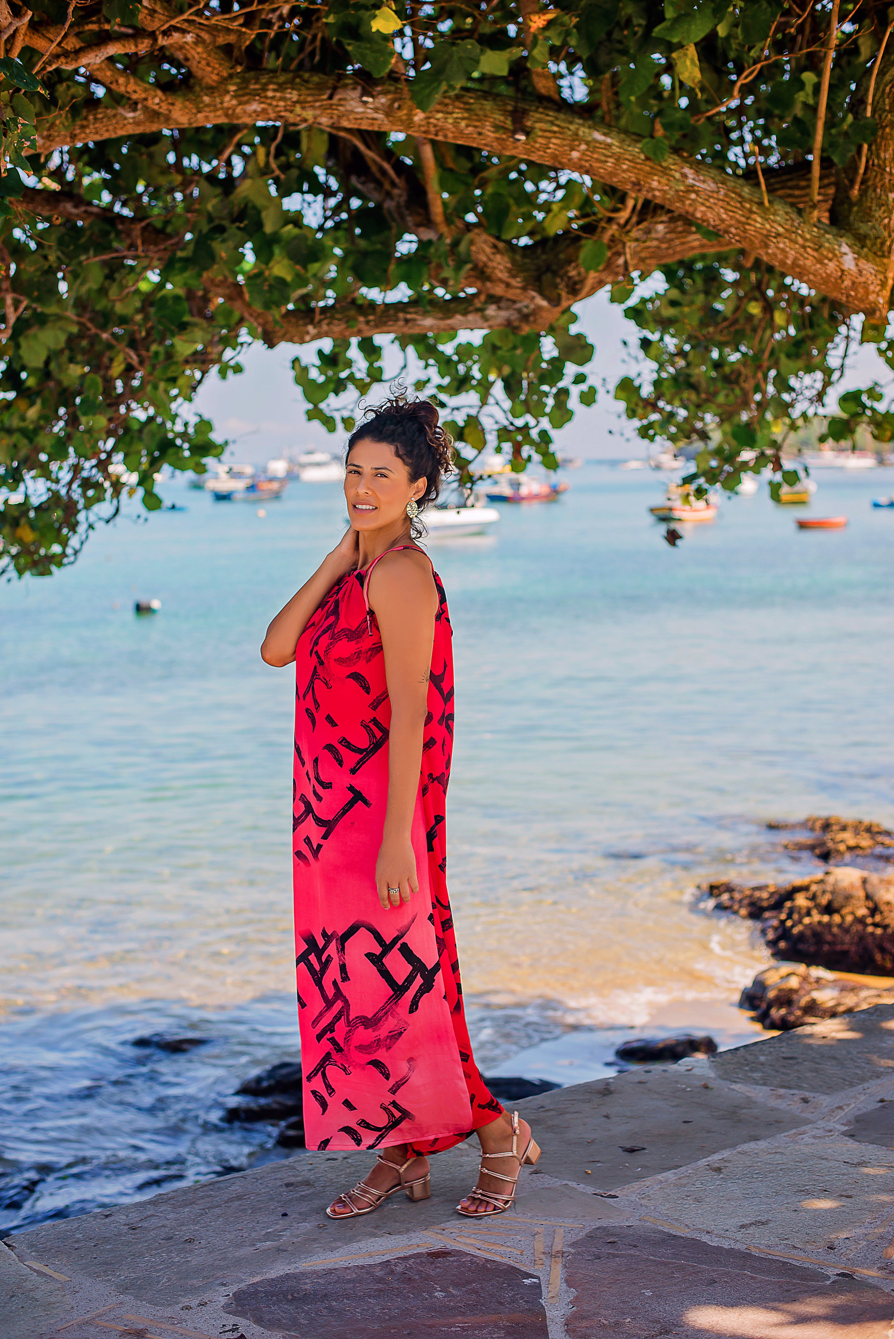 VESTIDO DE SEDA DE SUMATRA ROJO Y NEGRO