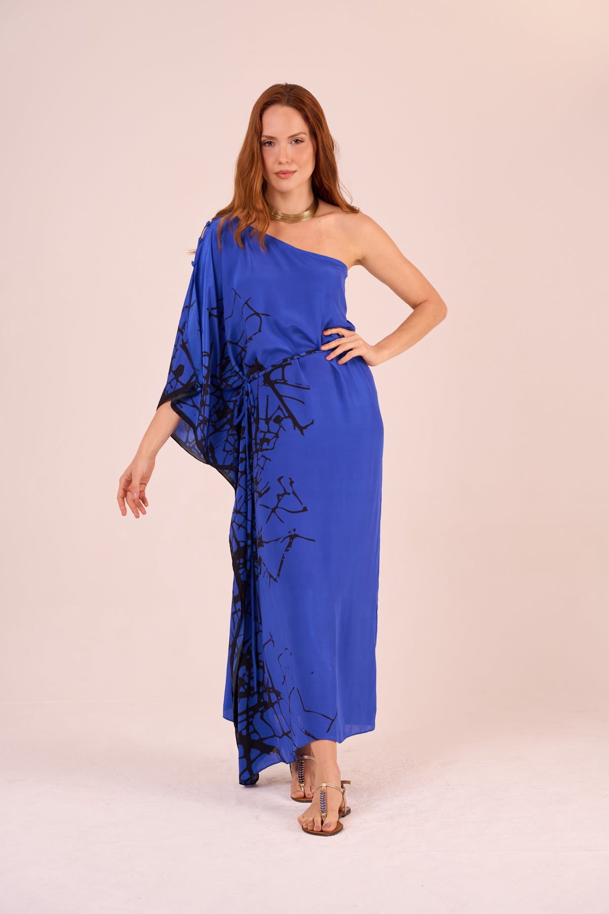 KAFTAN RHODES LONGO SEDA LUMINOUS BLUE E PRETO