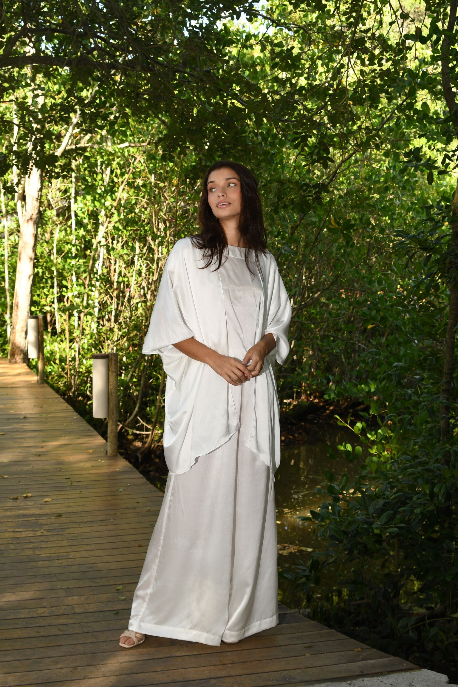 PLAIN WHITE TAJ KIMONO