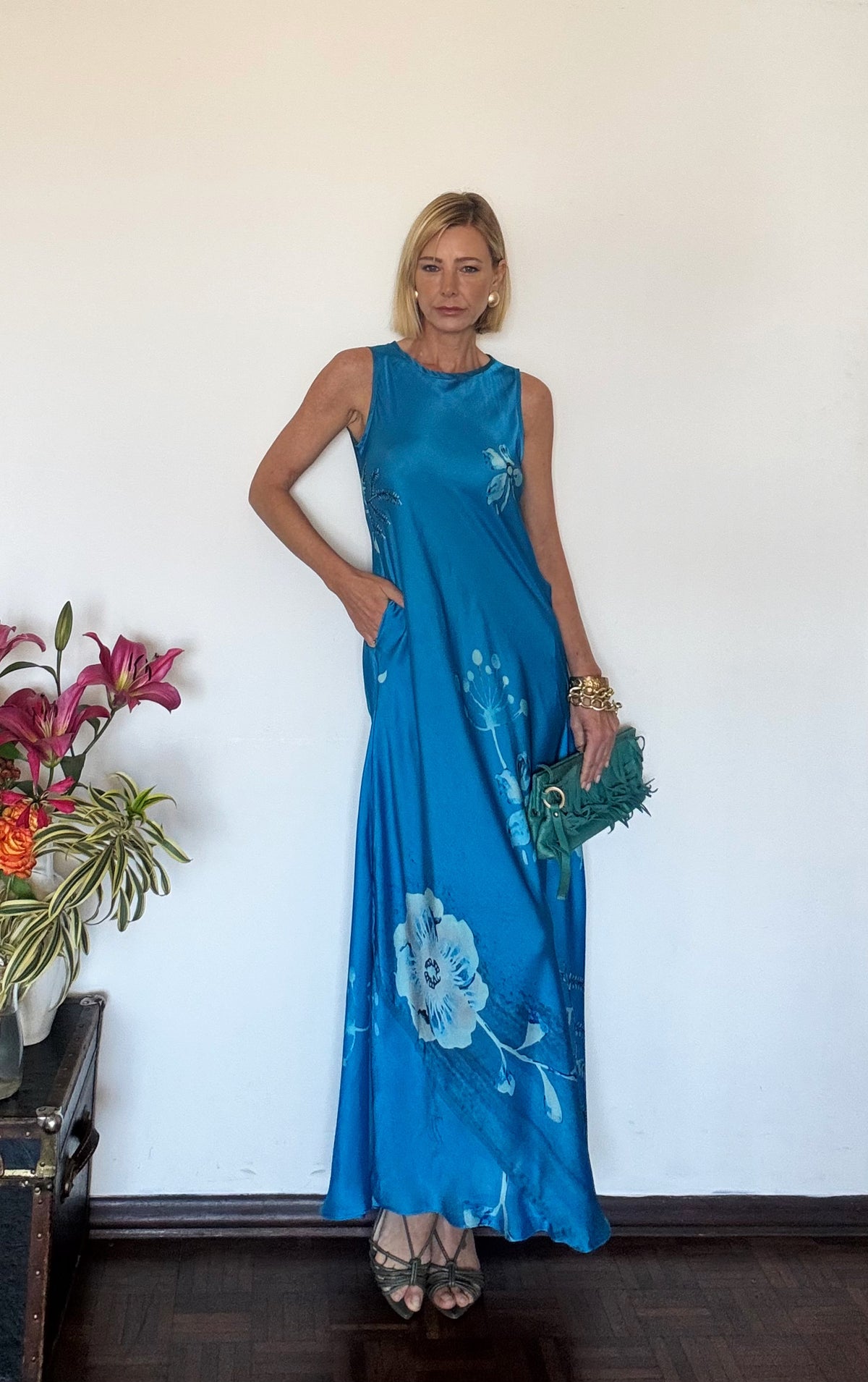 VESTIDO BARDOT SEDA AZUL E FLORES