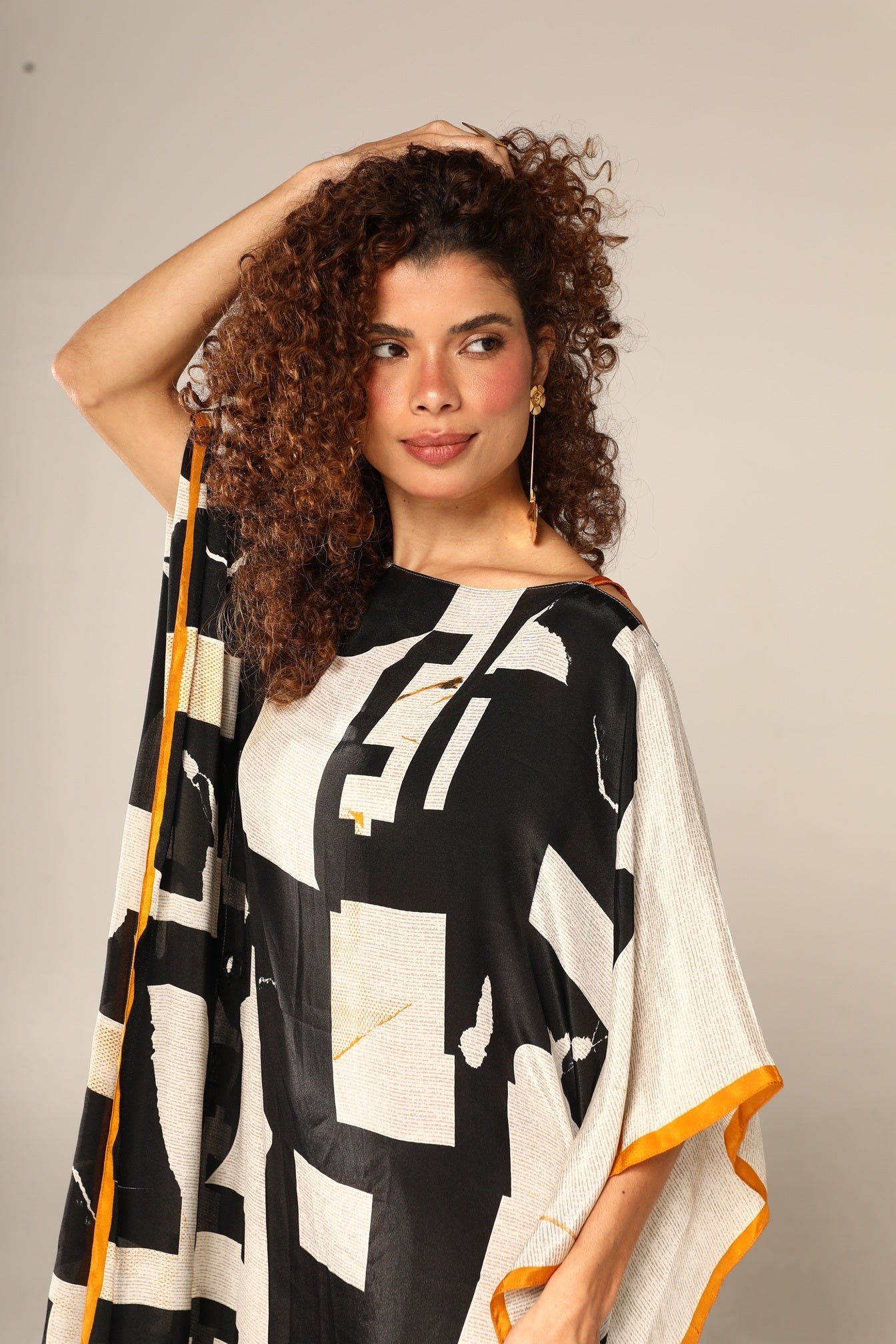 KAFTAN JAVA PRETO E BRANCO ABSTRATO