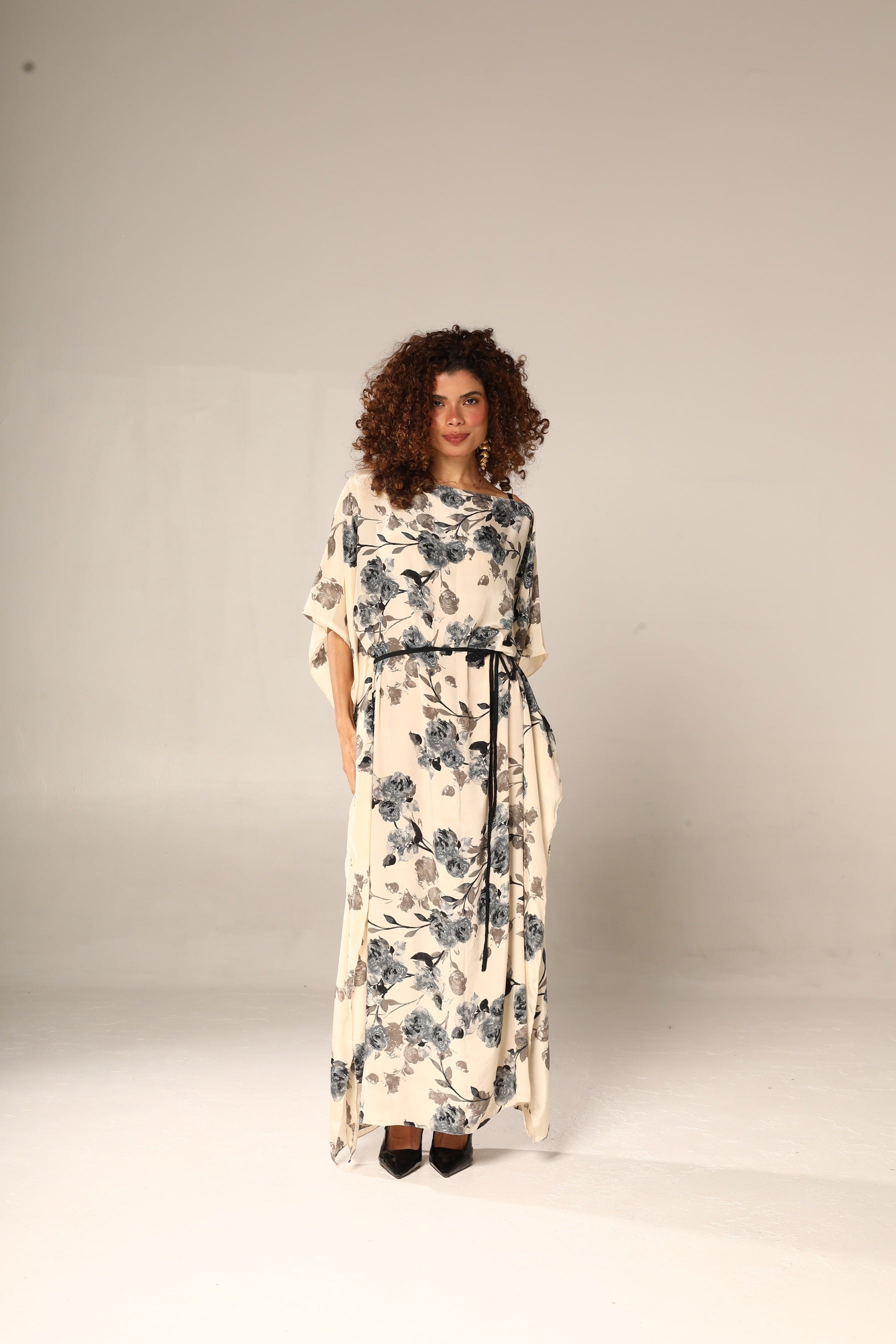 KAFTAN JAVA NUDE E FLORES CINZA