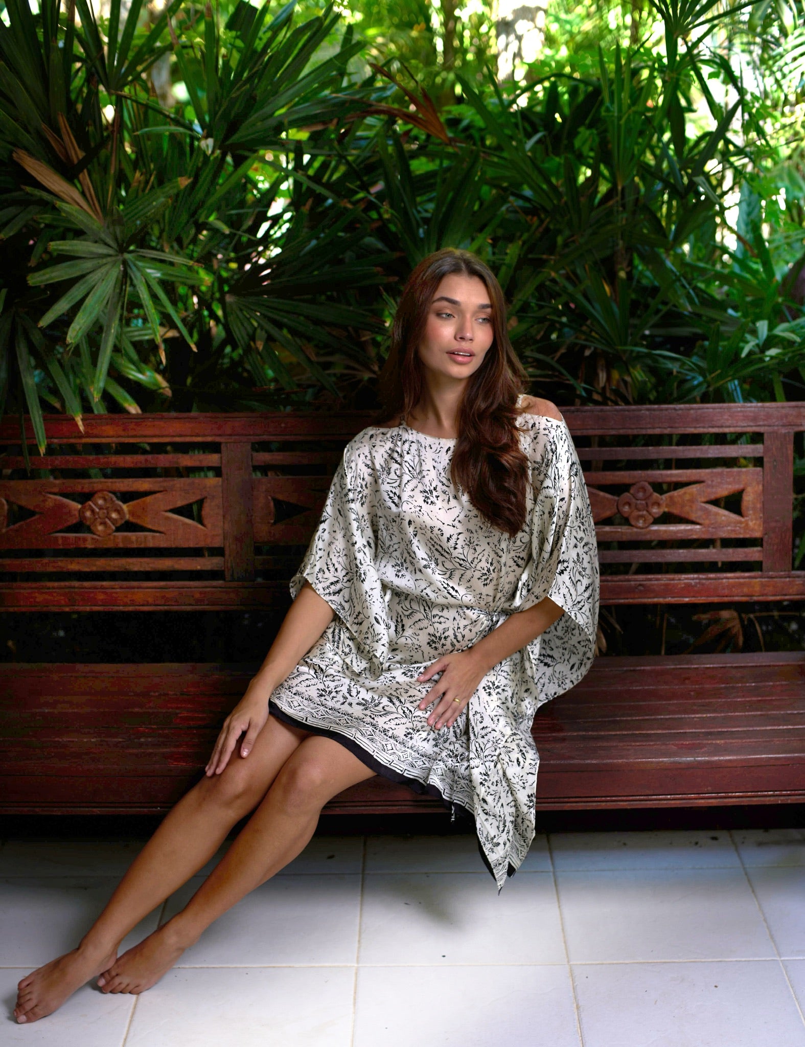 KAFTAN FIJI OFF E PRETO FOLHAS