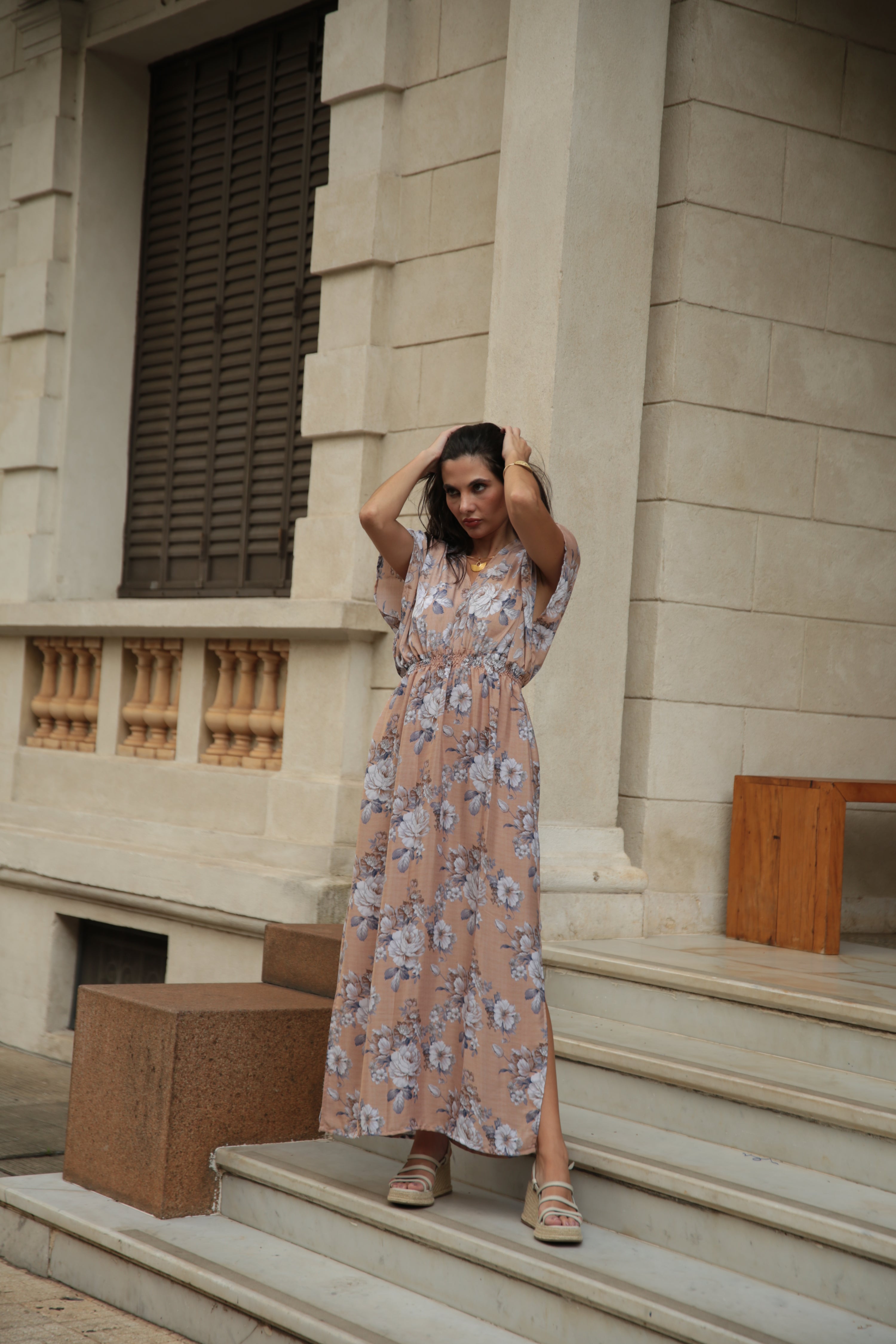 VESTIDO SAINT TROPEZ NUDE E FLORES