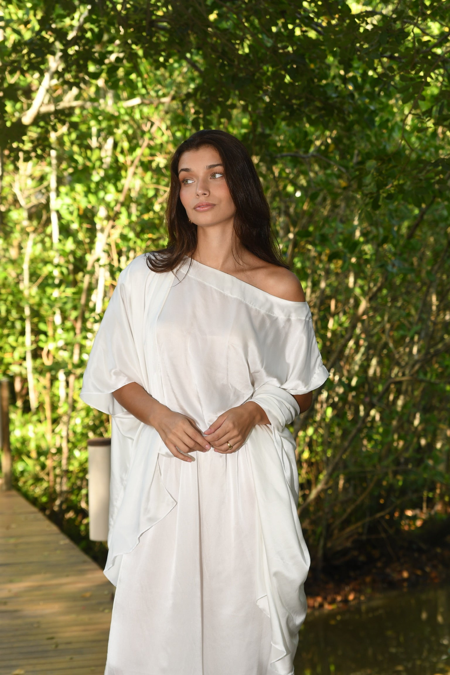 PLAIN WHITE TAJ KIMONO