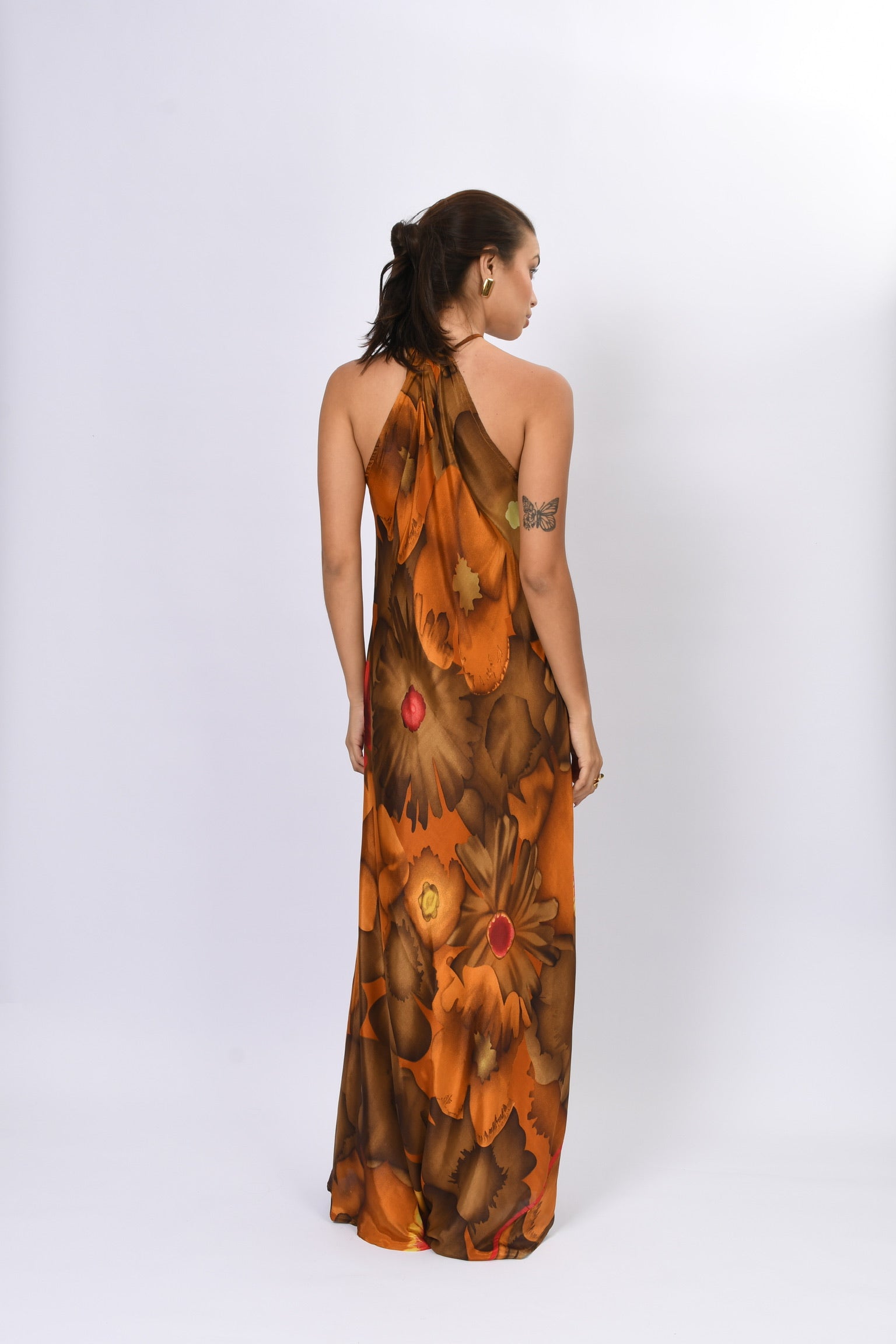 VESTIDO HERA SEDA MARROM E DOURADO FLORES