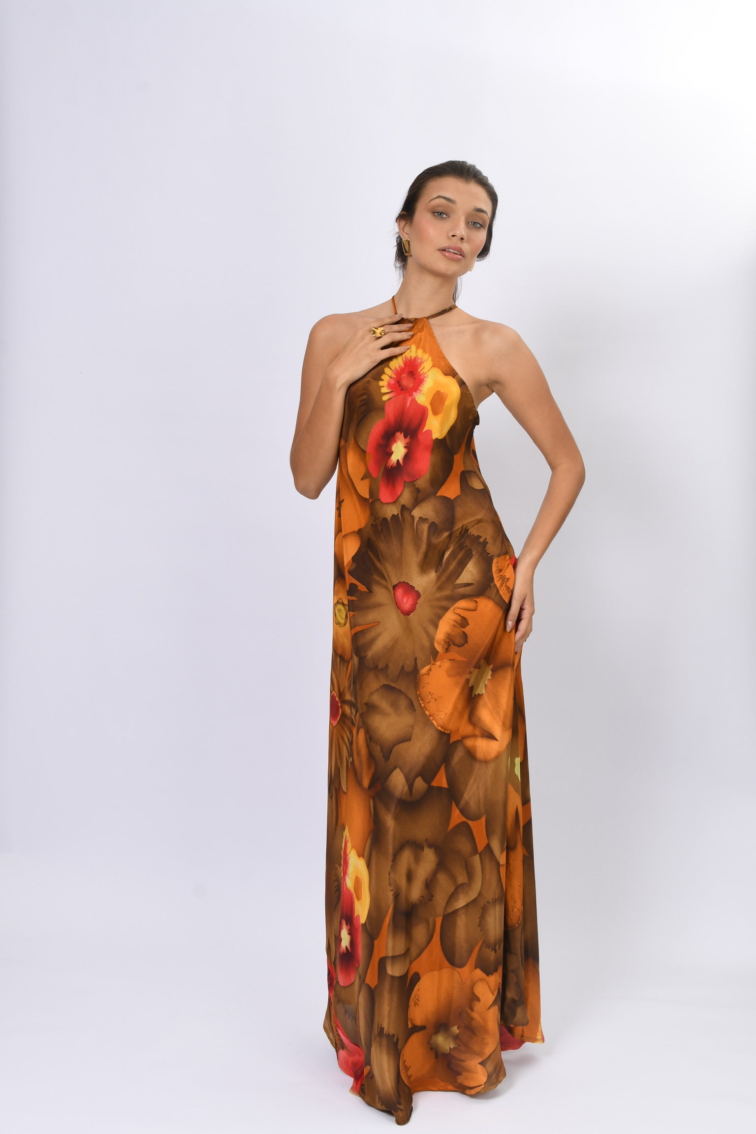 VESTIDO HERA SEDA MARROM E DOURADO FLORES