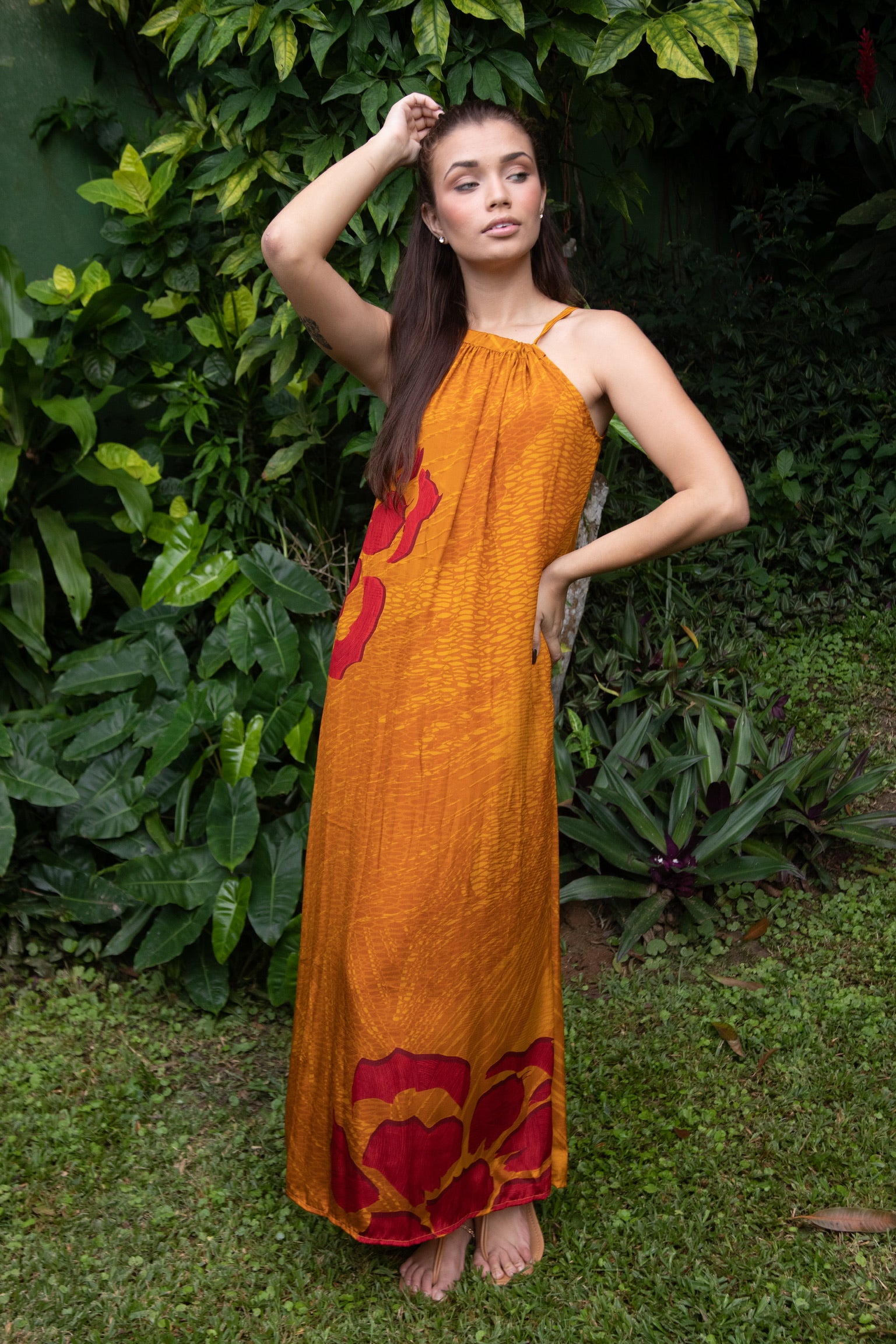 VESTIDO SUMATRA SEDA MARROM E VERMELHO FLOR